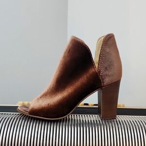 GORGEOUSE BARELY WORN STWVE MADDEN BROWN VELVETY ANKLE BOOTS W/CHUNK HEEL SZ 7.5